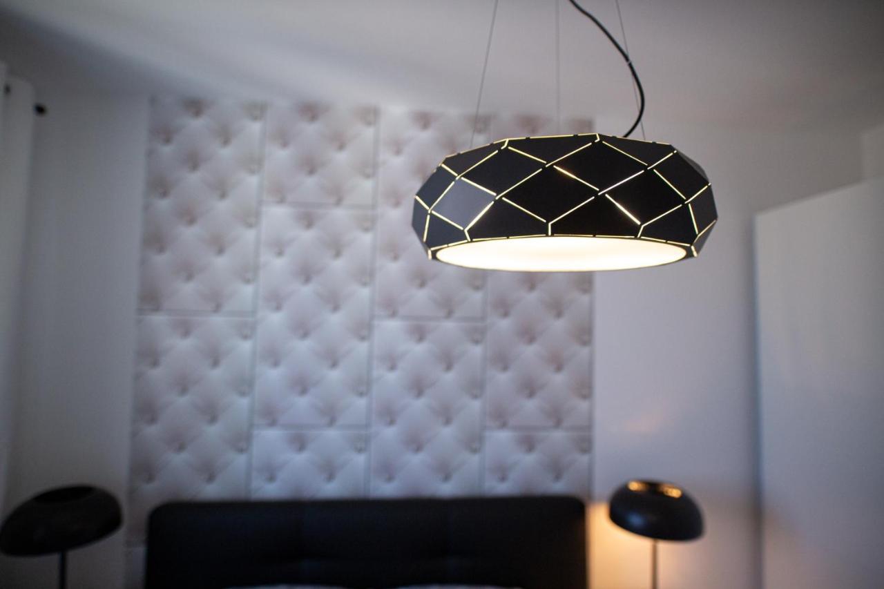 M.H. Black & White Apartment Szczecin Exterior photo