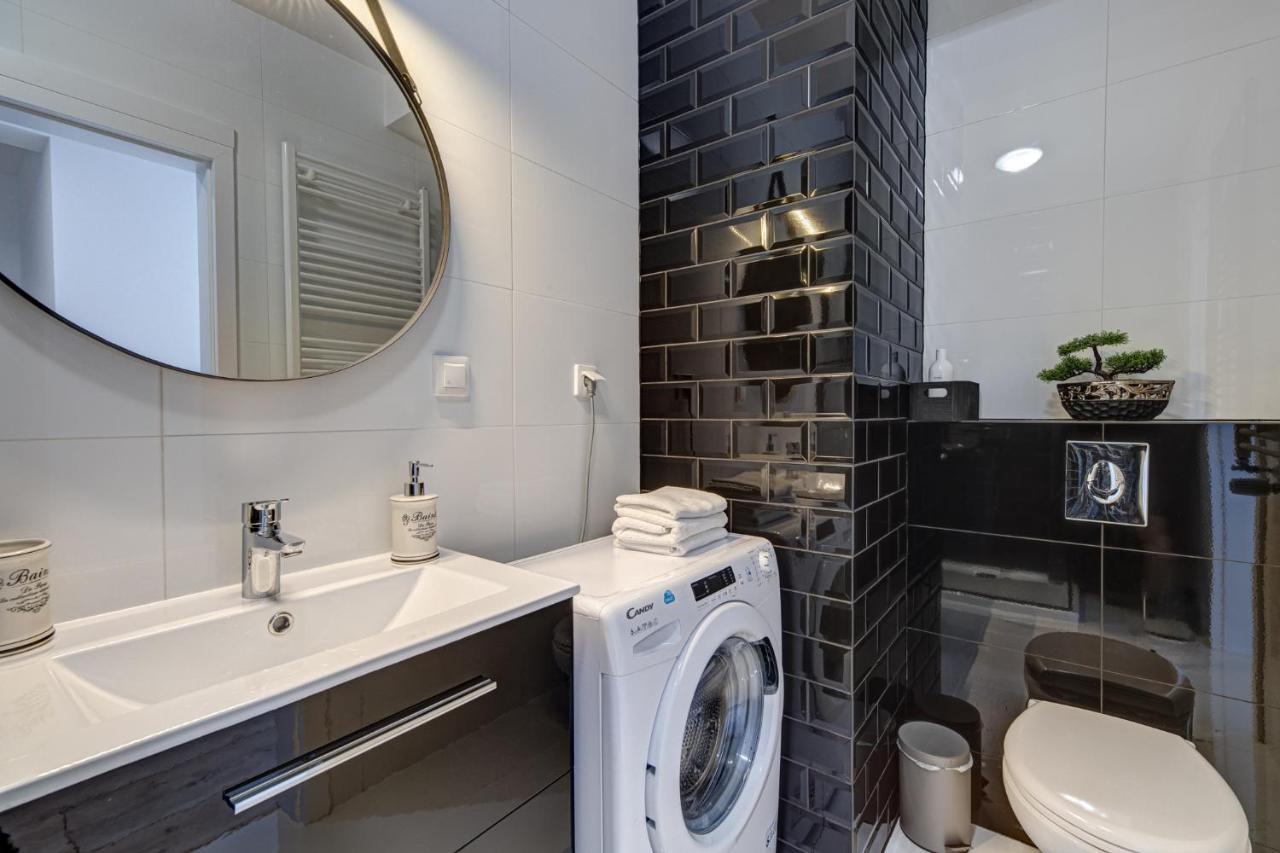 M.H. Black & White Apartment Szczecin Exterior photo